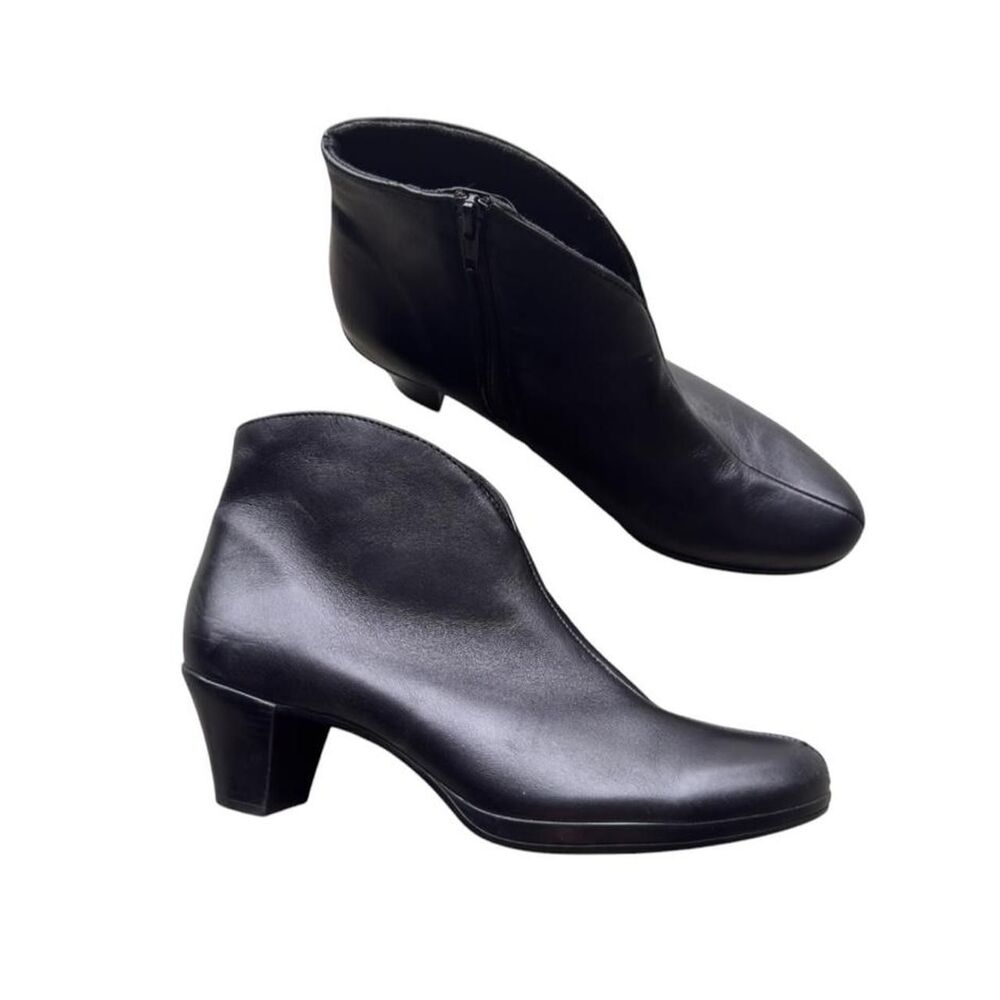 Munro black leather ankle boots 2” heel Size 8.5